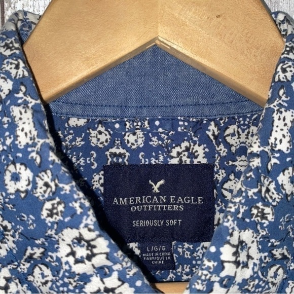 American Eagle Blue Floral Button Down - Picture 4 of 4